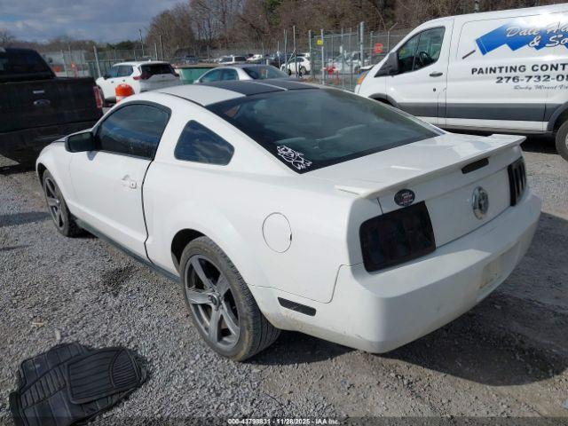 Ford Mustang Image 8