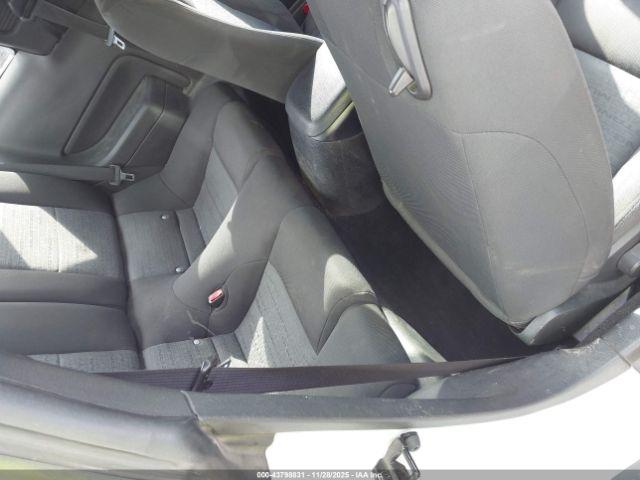 Ford Mustang Image 2