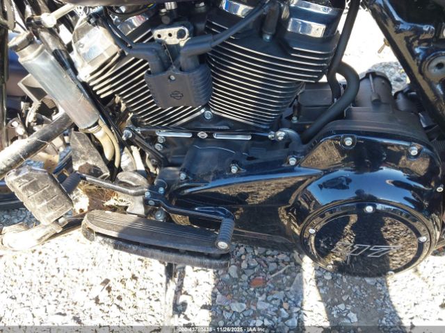 Harley-Davidson Flhx Image 15