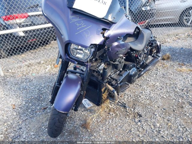 Harley-Davidson Flhx Image 8