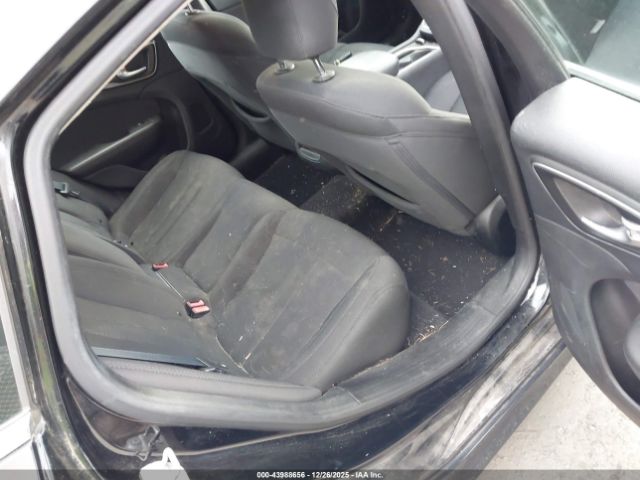 Chrysler 200 Limited Image 7