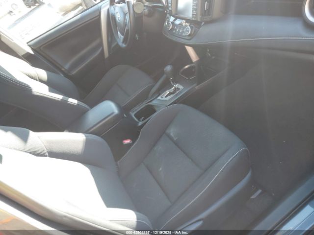 Toyota RAV4 Xle Image 8