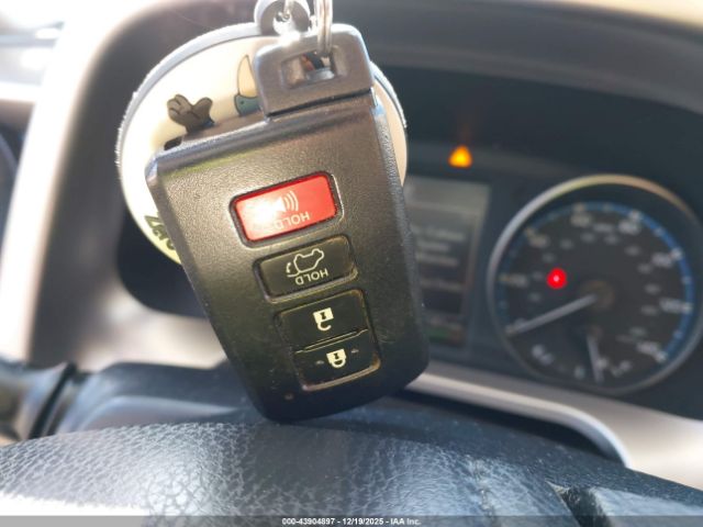 Toyota RAV4 Xle Image 16