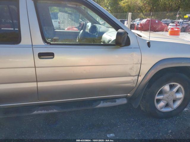 Nissan Pathfinder Se Image 6