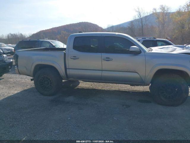 Toyota Tacoma Sr5 V6 Image 11