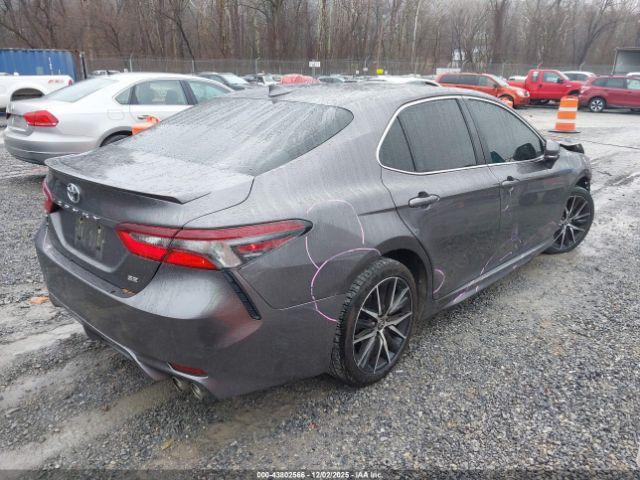 Toyota Camry Se Image 5