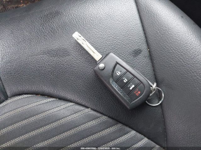 Toyota Camry Se Image 11