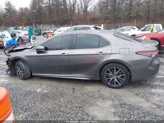 Toyota Camry Se Image 20