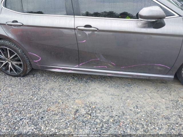 Toyota Camry Se Image 18