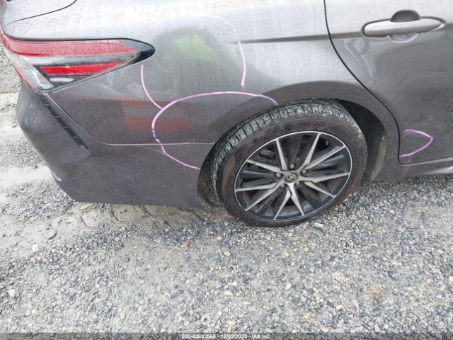 Toyota Camry Se Image 13