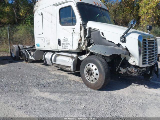  Salvage Freightliner Cascadia 125