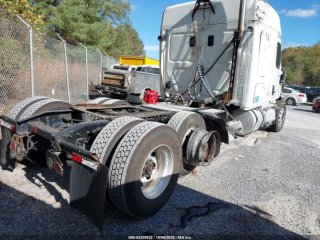 Freightliner Cascadia 125 Image 2