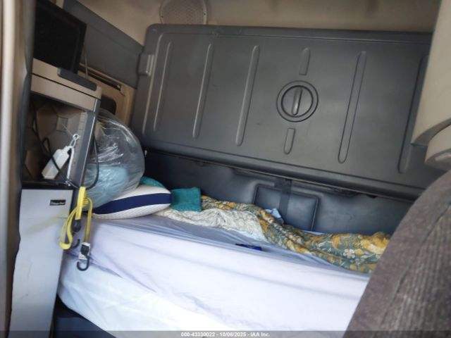 Freightliner Cascadia 125 Image 6