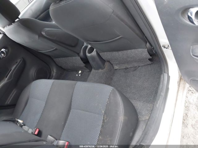 Nissan Versa Image 2