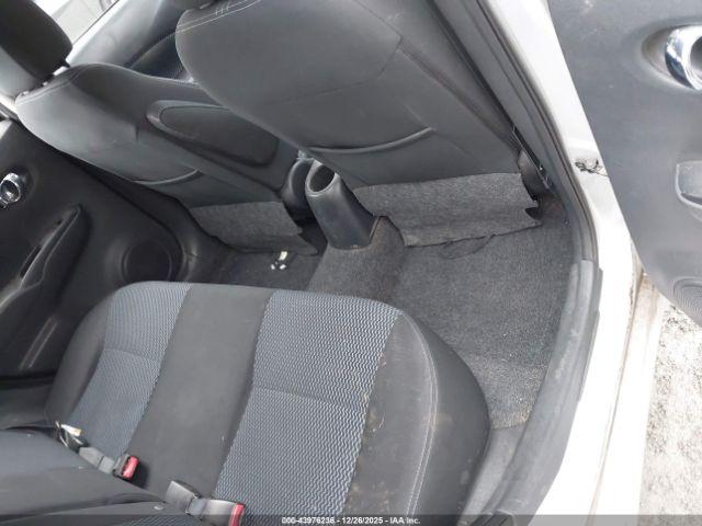 Nissan Versa Image 2