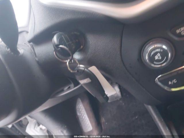 Jeep Cherokee Sport Fwd Image 3