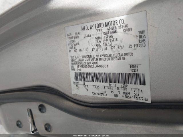 Ford Explorer Limited Image 4