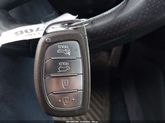 Hyundai TUCSON Night Image 11