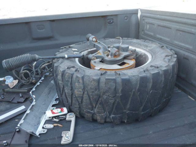 Chevrolet Silverado 1500 High Country Image 2