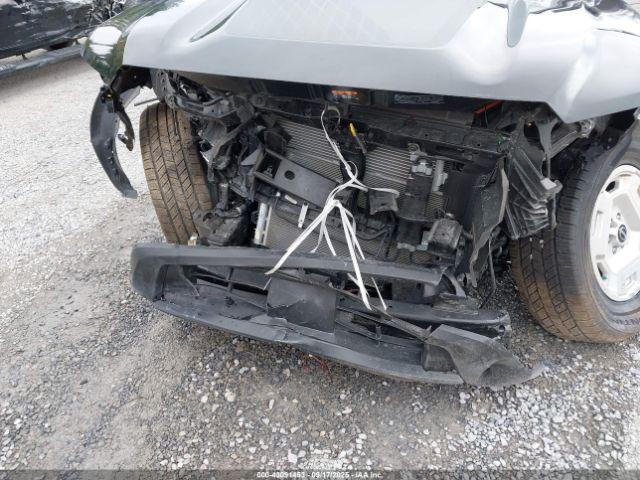 Nissan Frontier Sv 4x4 Image 2