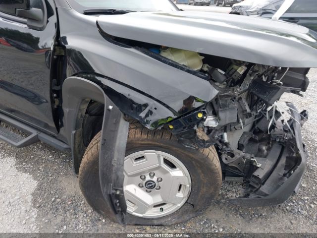 Nissan Frontier Sv 4x4 Image 15