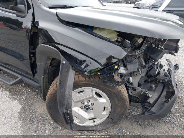 Nissan Frontier Sv 4x4 Image 15