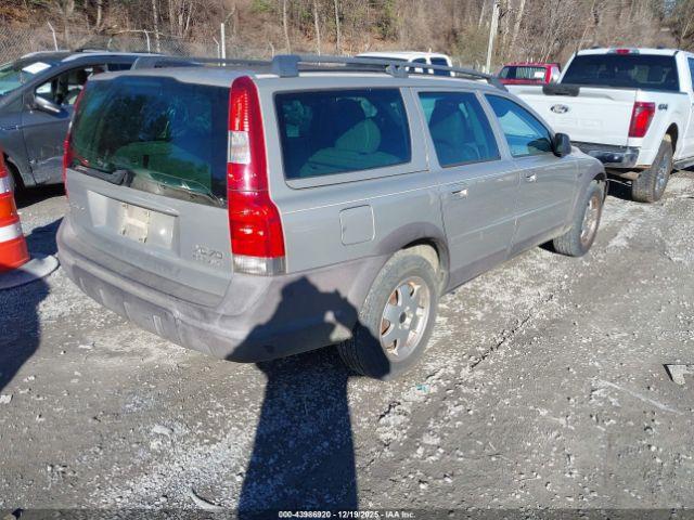Volvo XC70 2.5t Image 12