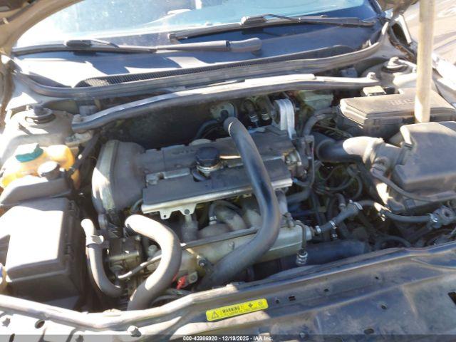 Volvo XC70 2.5t Image 15