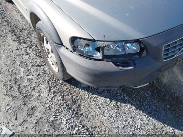 Volvo XC70 2.5t Image 4