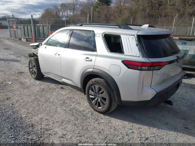 Nissan Pathfinder Sv 4wd Image 5