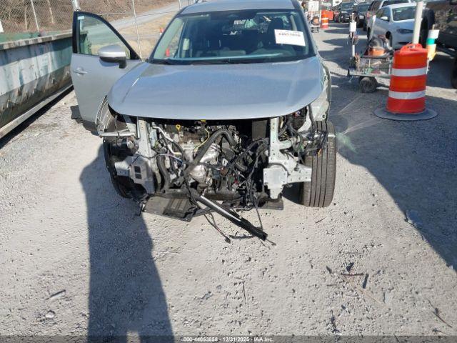 Nissan Pathfinder Sv 4wd Image 4