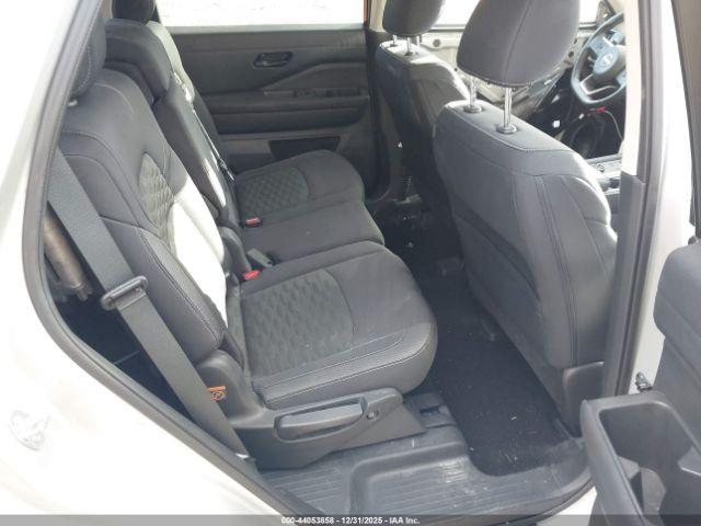 Nissan Pathfinder Sv 4wd Image 7