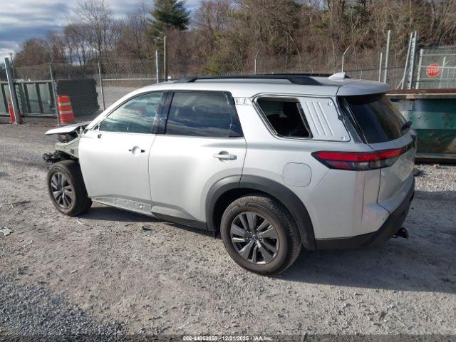 Nissan Pathfinder Sv 4wd Image 14